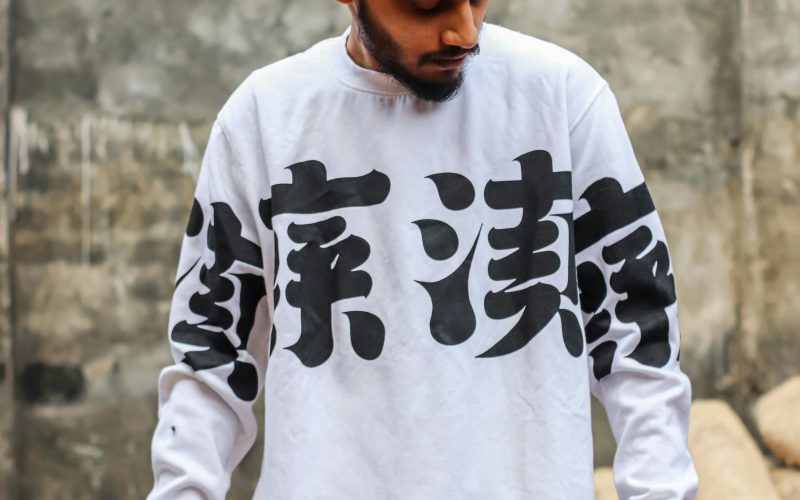 Combien coûte vraiment un sweat personnalisé à l&rsquo;unité ?