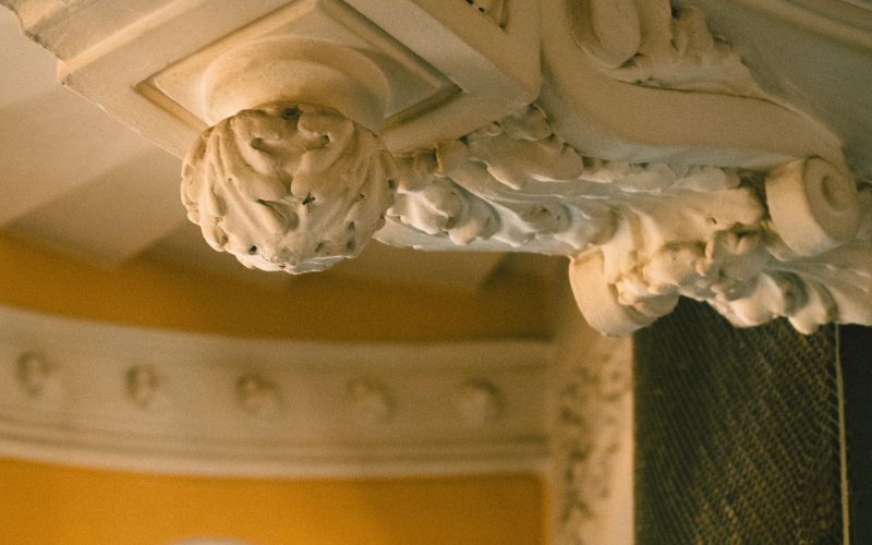 Restaurer une moulure de plafond haussmannien : combien ça coûte ?