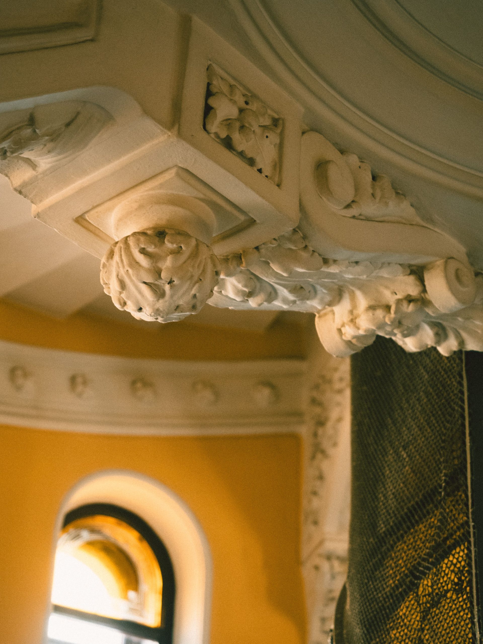 Restauration moulure plafond haussmannien