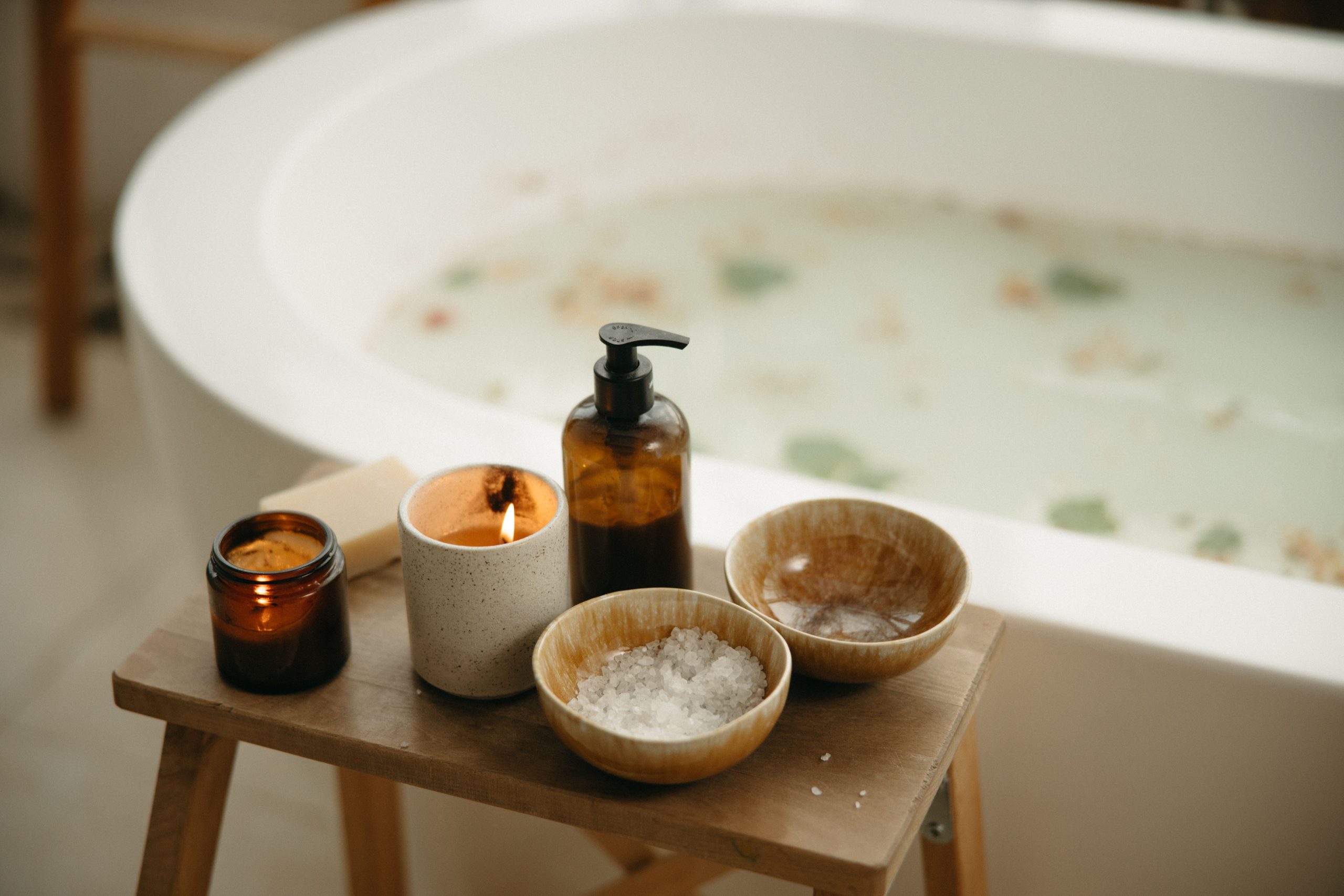 Ambiance bain tranquille bougies sels détente beauté