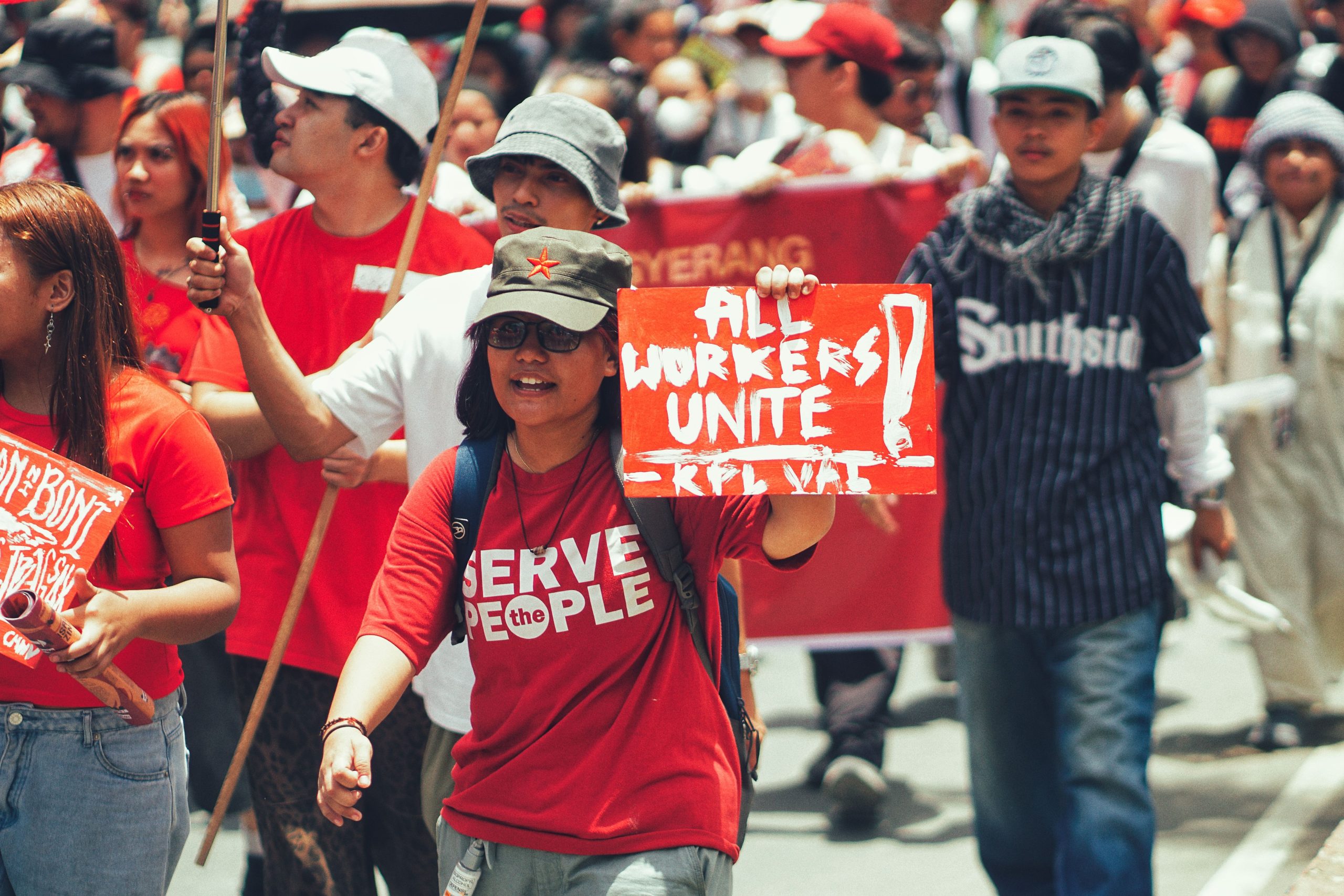 Manifestants divers lors d'une marche pour les droits du travail