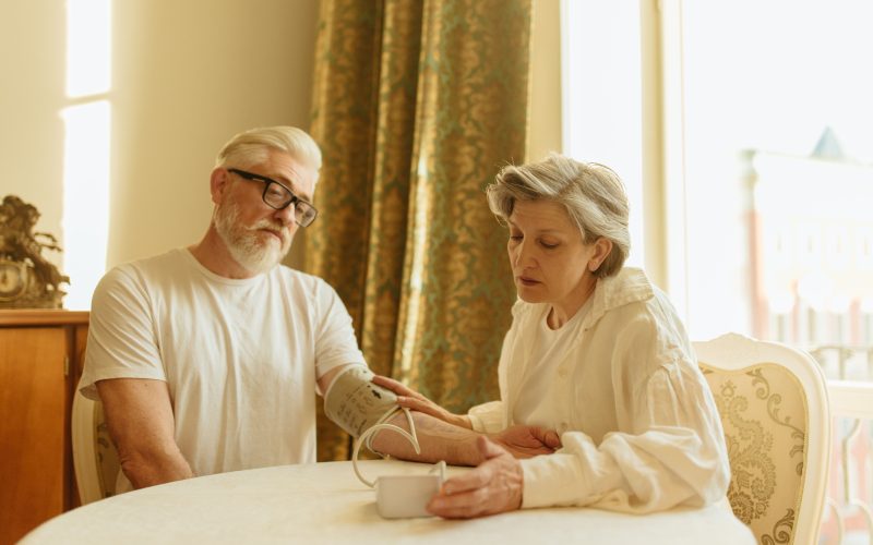 Pourquoi ne pas prendre ta tension juste après avoir mangé ?