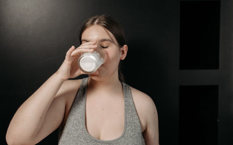 Le lait fait-il vraiment grossir ou est-ce un mythe ?