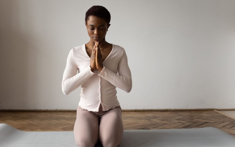 Yin yoga, c&rsquo;est quoi exactement et à qui ça s&rsquo;adresse ?